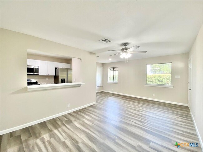 Foto del edificio - 2110 Blue Meadow Dr