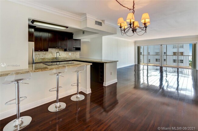 Building Photo - 550 Ocean Dr