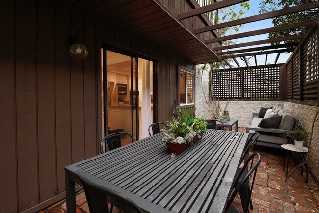 Foto del edificio - Open Sunday 3/1! Beautiful 2-Story 2BD/2.5BA Santa Monica Condo | Large Patios | 2-Car Garage | P...