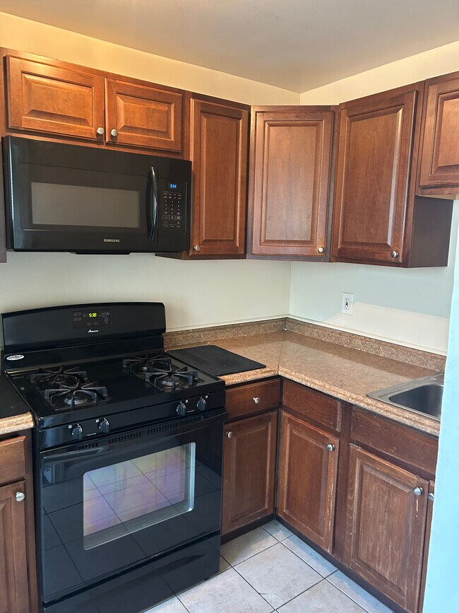 Foto del edificio - 1644 E Cold Spring Ln