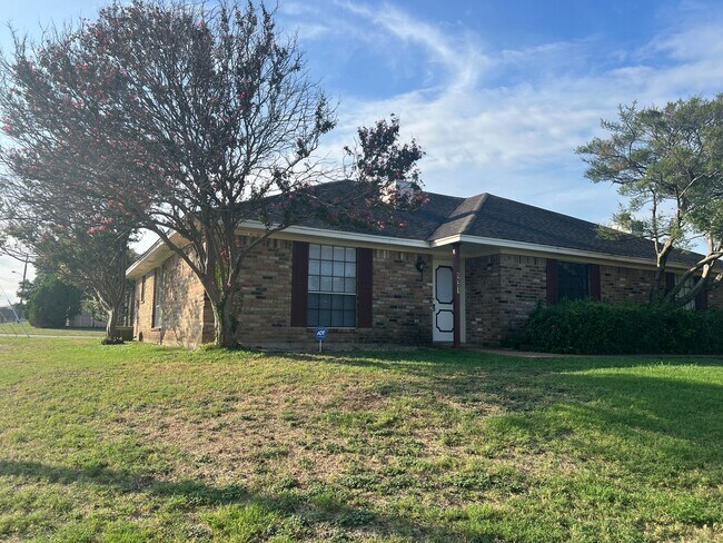 Building Photo - Duplex *LEASING SPECIAL AVAILABLE*