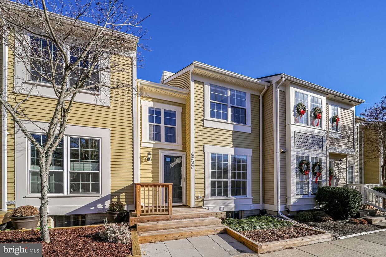 5737 Evergreen Knoll Ct, Alexandria, VA 22303 Townhome Rentals in