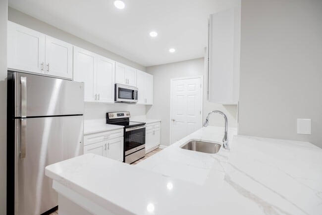 Building Photo - The Lena