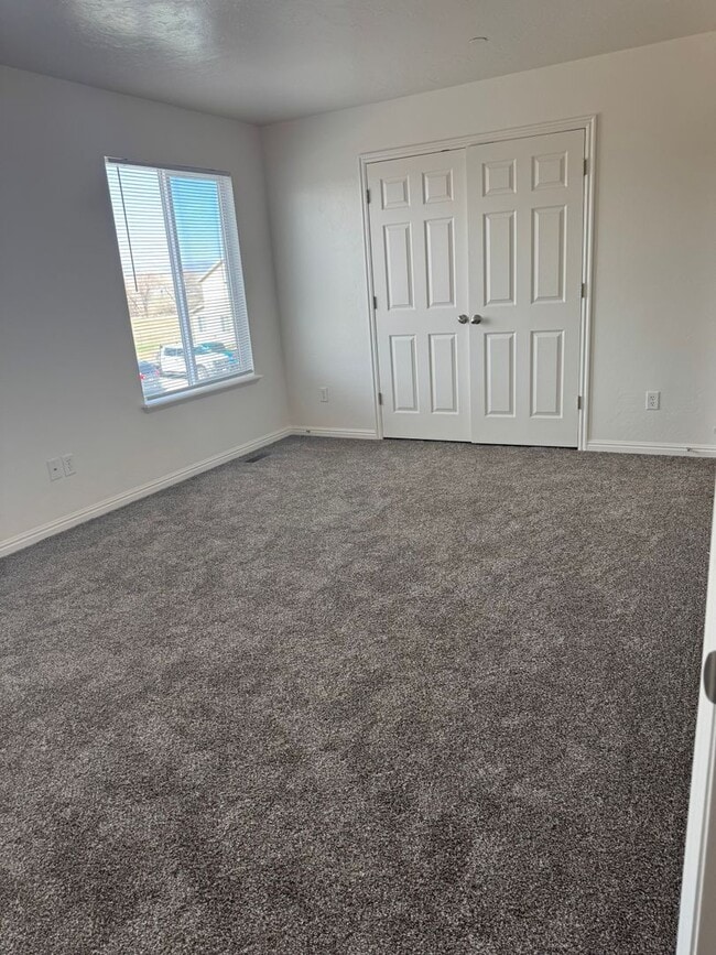 Building Photo - 2 bed 2 bath in Vernal!