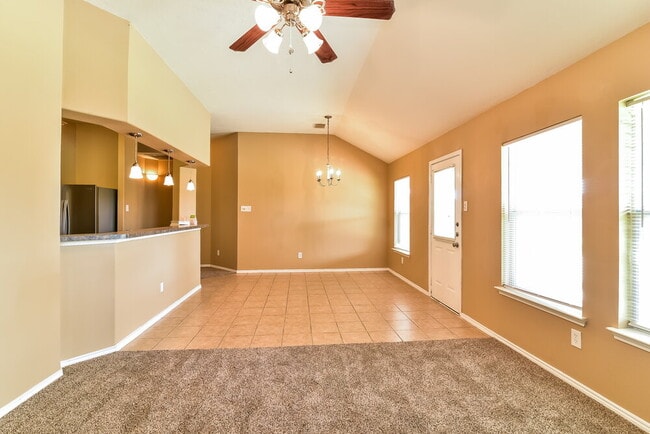 Foto del edificio - 7407 Blossommist Ln