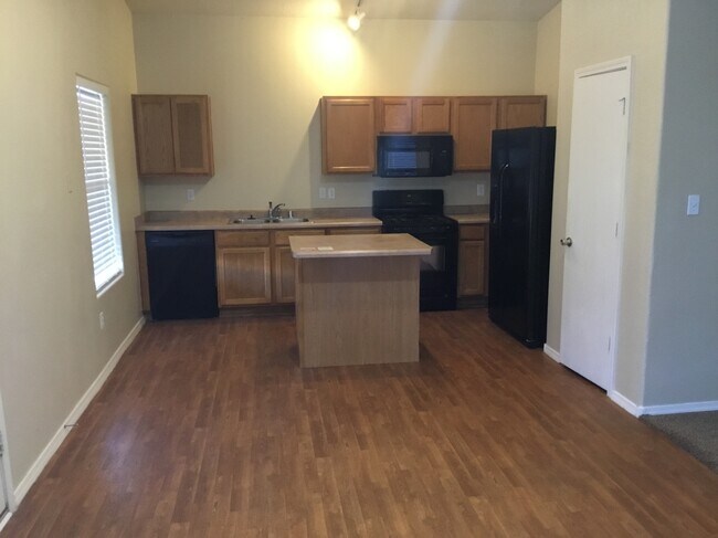 Foto del edificio - 5849 Sandoval Dr NE