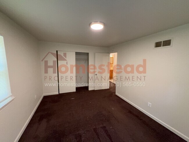 Foto del edificio - 502 N Sycamore Ave