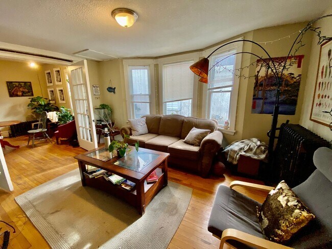 Foto del edificio - PREMIUM House! 5 bed/2bath by the U of M! Must see! Available 9/1/26