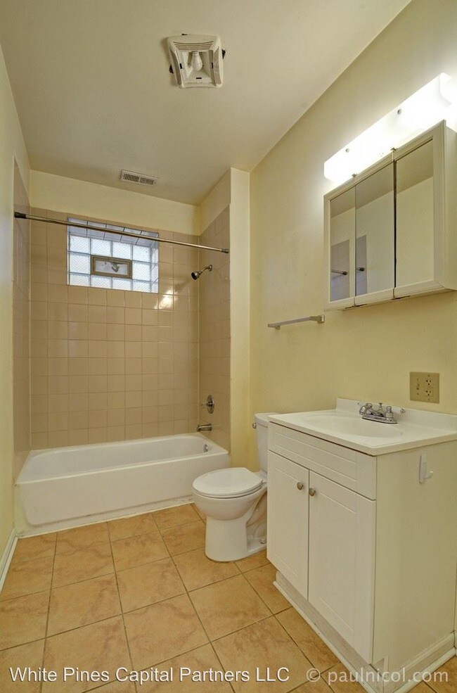 1522 Fischrupp Ave, Whiting, IN 46394 Room for Rent in Whiting, IN