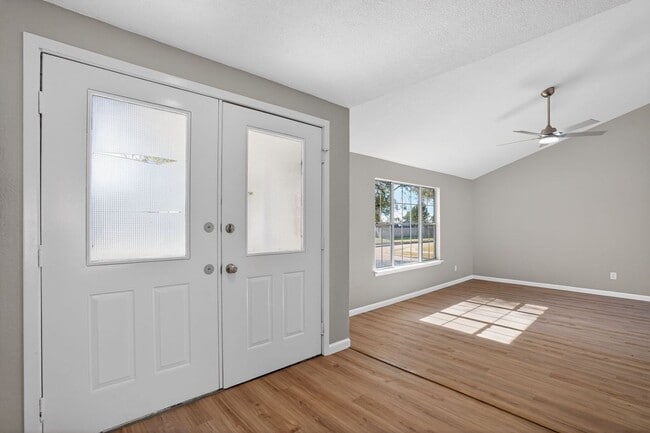 Building Photo - 5103 Devon Green Dr