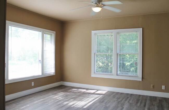 Building Photo - 5135 33rd GROVES DUPLEX