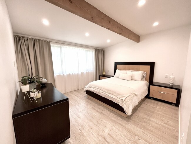 Foto del edificio - 6143 Carpenter Ave