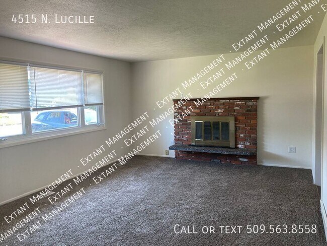 Building Photo - 5BD/2.5 BA WITH LARGE FENCED YARD, NICE QU...