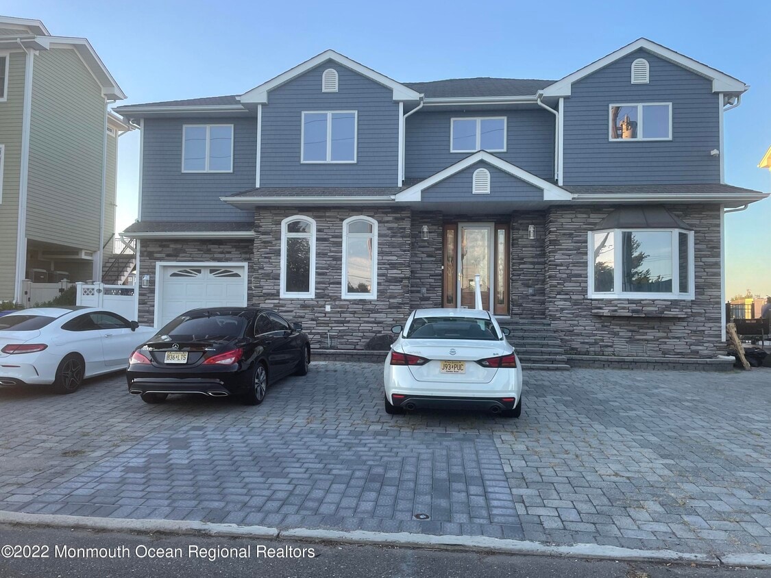 Foto principal - 3184 Beachview Dr