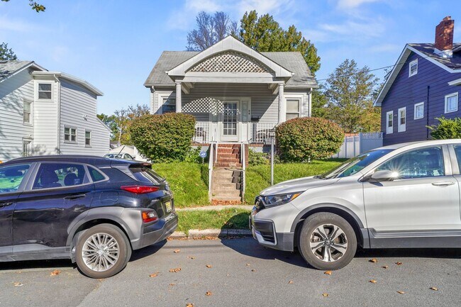 Foto del edificio - Ewing, NJ – 6BR / 2BA. House near TCNJ. Spacious layout. - Gambourg Properties