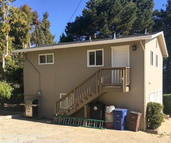 Building Photo - 554 Laine St