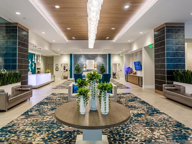 Foto del edificio - 7400 N Kendall Dr
