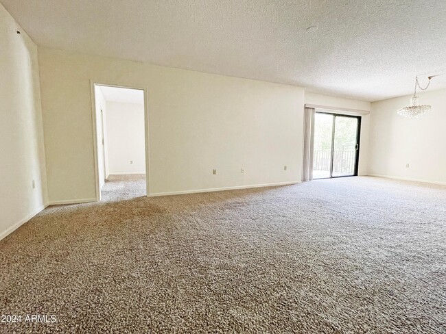Building Photo - 10330 W Thunderbird Blvd