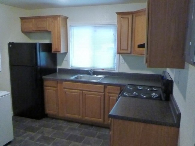 Building Photo - 104 E Hunter Cir