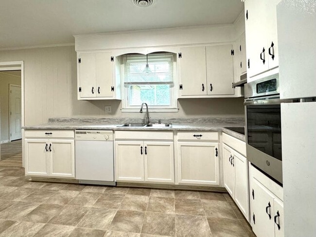 Building Photo - 868 Watts Dr