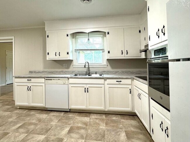 Foto del edificio - 868 Watts Dr