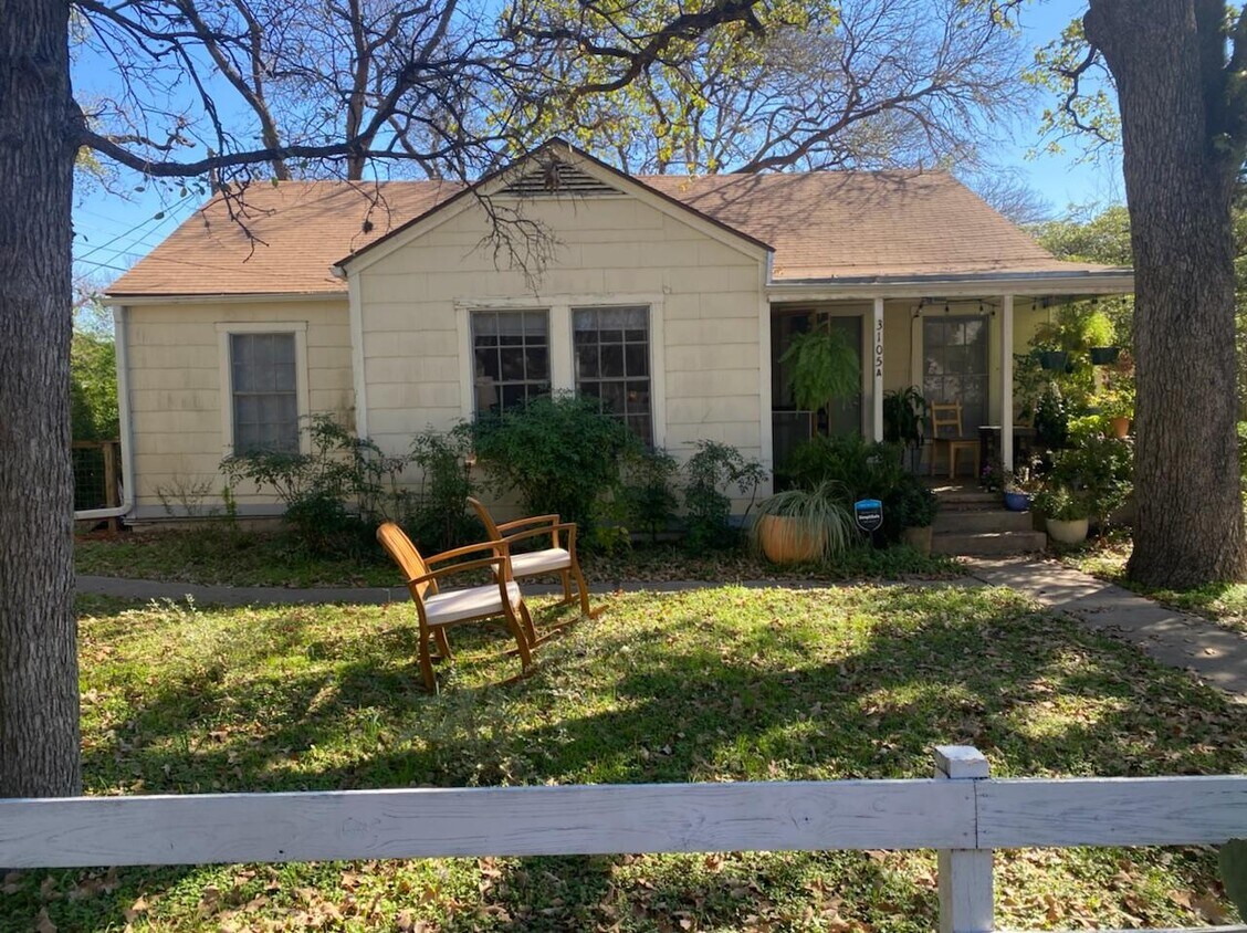 Frente de la casa - entrada para vehículos / estacionamiento - 3105 Cedar St