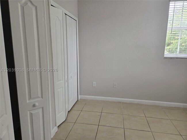 Foto del edificio - 2460 SE 16th Terrace