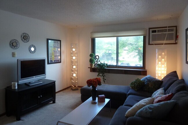 Foto del edificio - $1,025 | 2 Bedroom, 1 Bathroom Apartment |...