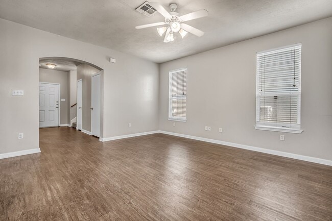 Foto del edificio - AUGUST 2026 MOVE IN!  Great 4 Bedroom 4 Bathroom Home