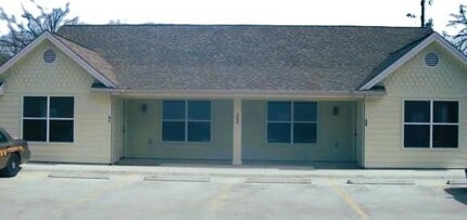 Building Photo - 203 Railroad St