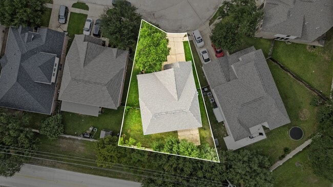 Building Photo - 18607 Camellia Dale tr