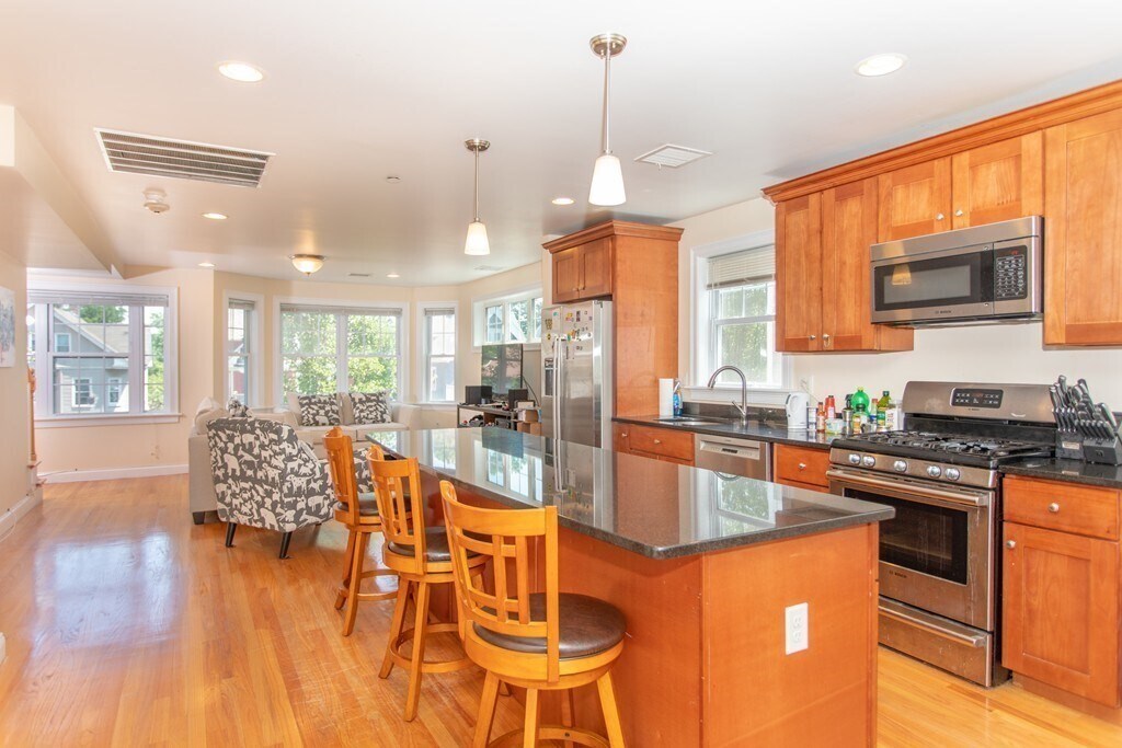 Foto principal - 383 Hyde Park Ave