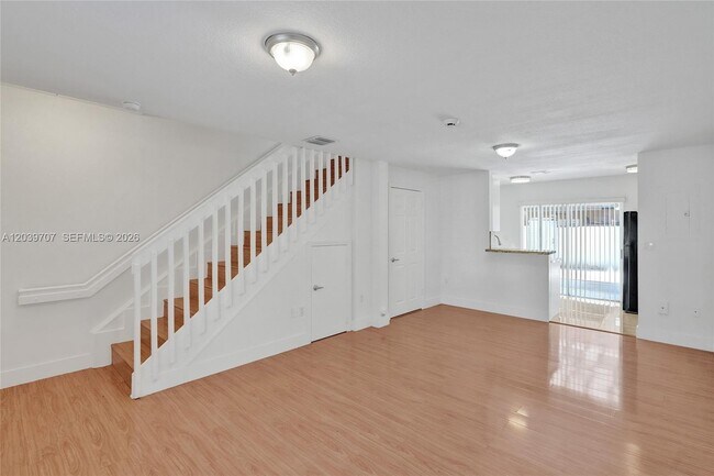 Foto del edificio - 990 NW 78th Ave
