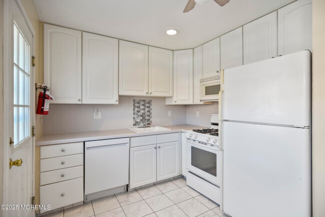 Building Photo - 12 Laurel Pl