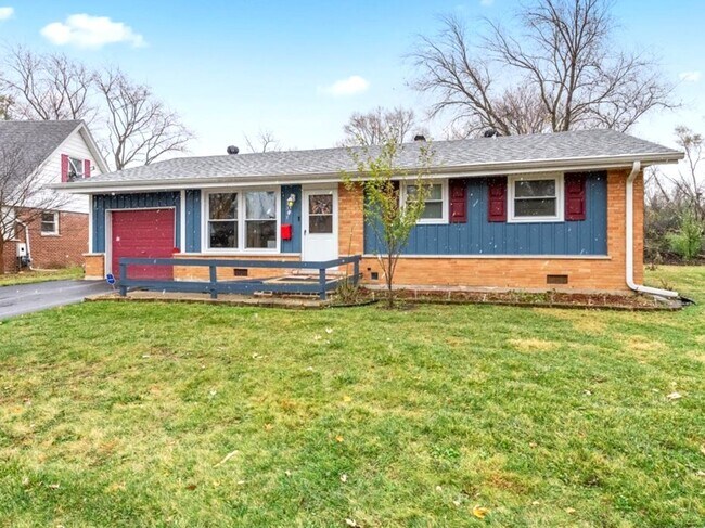 Building Photo - 3317 Hickory Ln
