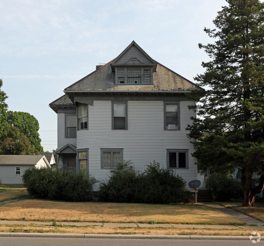 Building Photo - 928 E Lincolnway