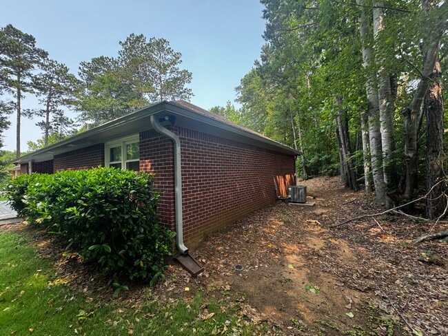 Building Photo - 1088 Pierce Rd