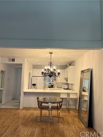 Foto del edificio - 3480 Barham Blvd