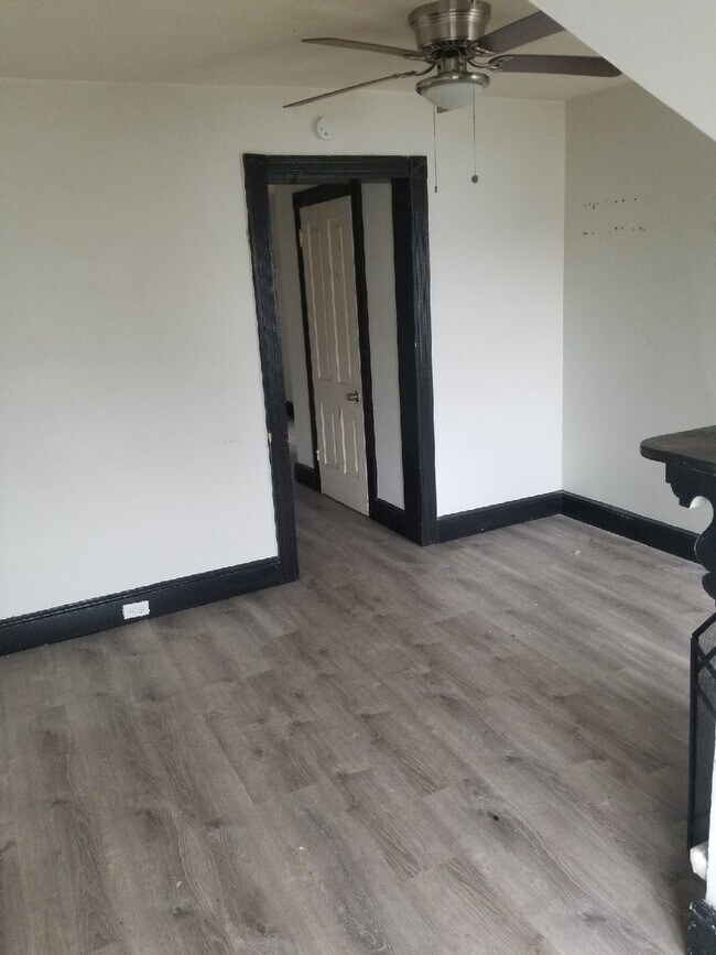 Foto del edificio - 510 N Main St