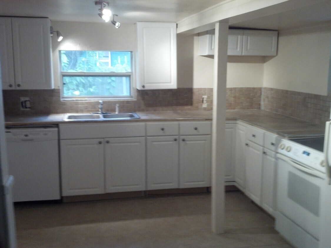 Primary Photo - 1826 5th St