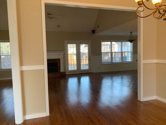 Foto del edificio - Great location, close to everything, newly...