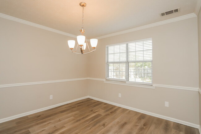 Building Photo - 2057 Wedgewood Dr