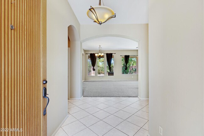 Building Photo - 770 W Cherrywood Dr