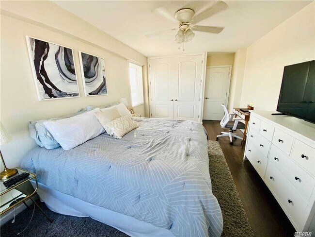 Building Photo - 72-35 112th St