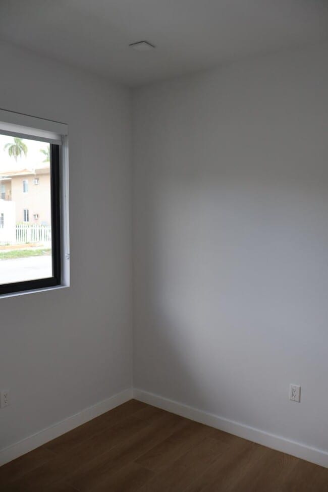 Foto del edificio - 1376 SW 4th St