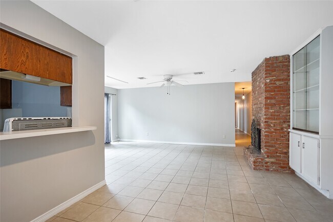 Building Photo - 7500 W Loop S
