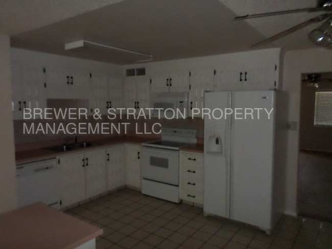 Foto del edificio - 3929 E Willow Ave