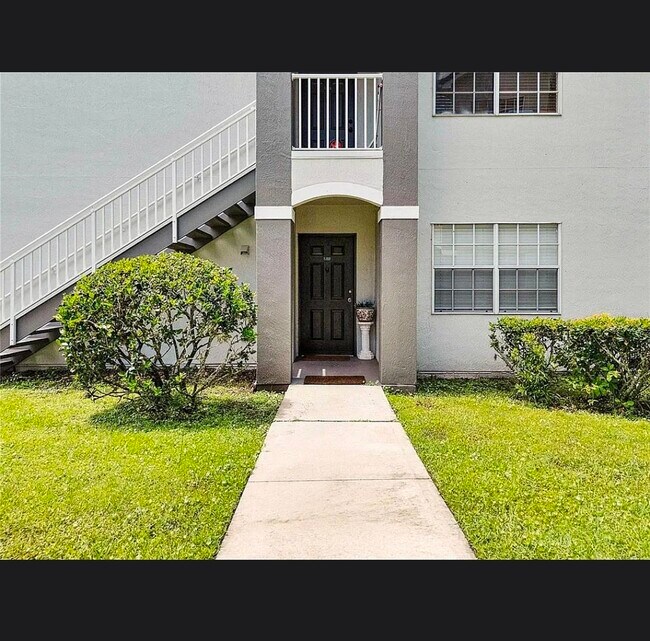 Building Photo - 13929 Fairway Island Dr