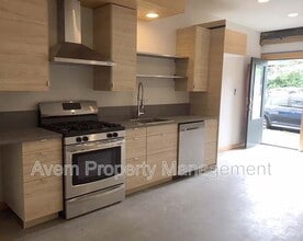 Building Photo - 5924 N Albina Ave