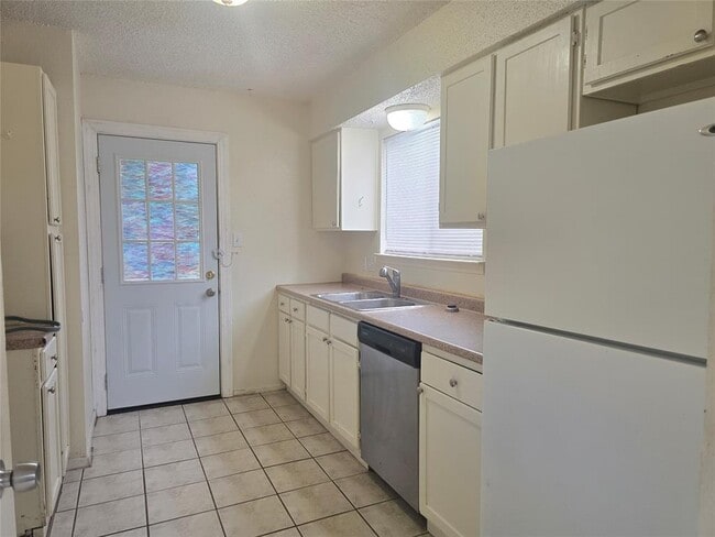 Building Photo - 420 Vista W Ct